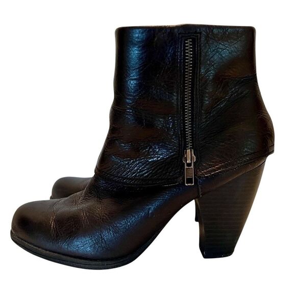 b.o.c. Black Leather Ankle Fold Over Bootie 9 - Picture 1 of 12